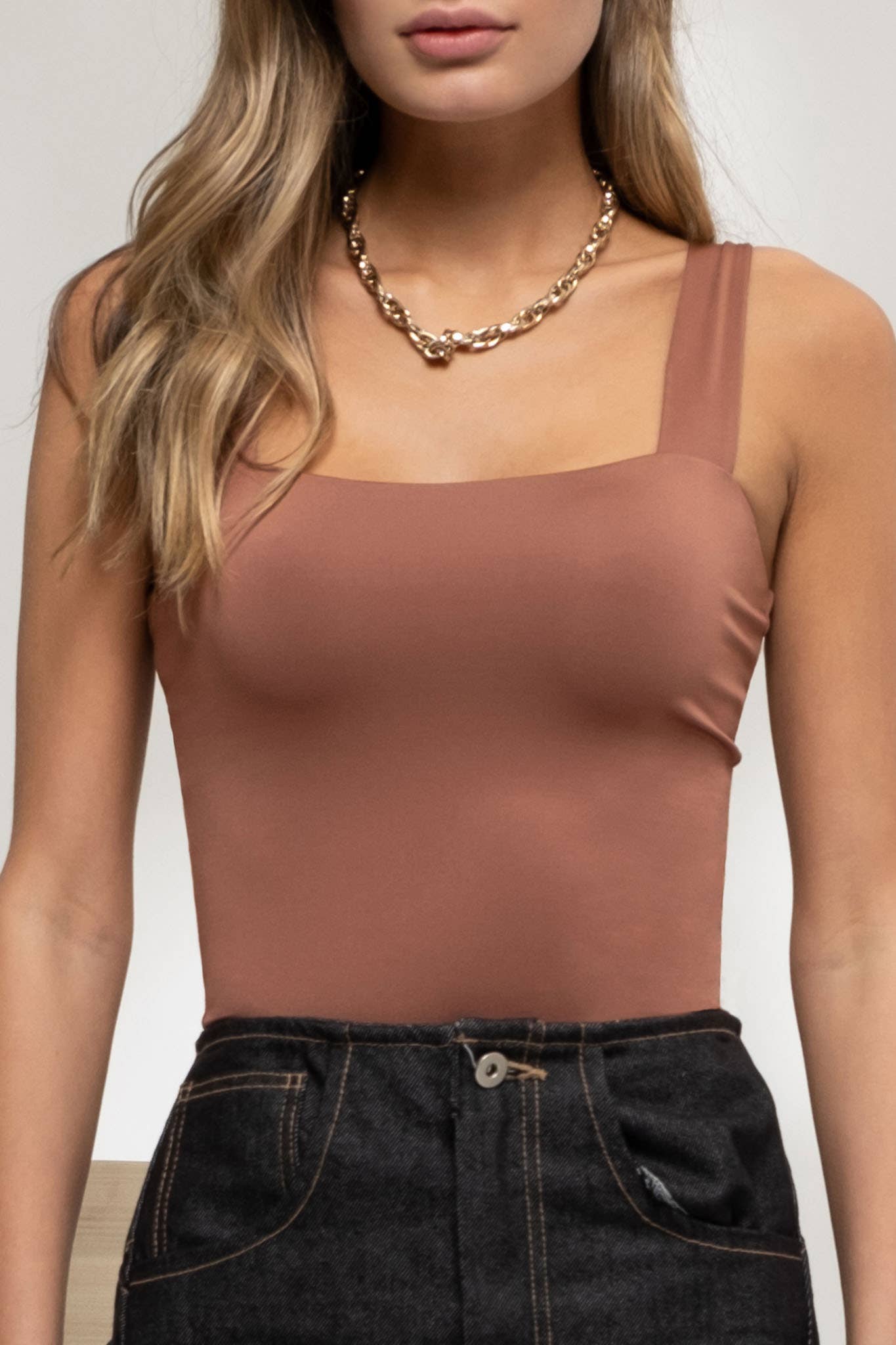 REVERSIBLE SQUARE NECK SEAMLESS CAMI