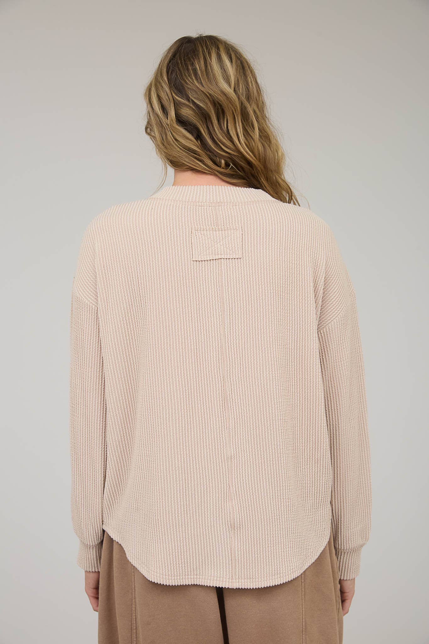WASHED RIBBED LONG SLEEVE HENLEY KNIT TOP