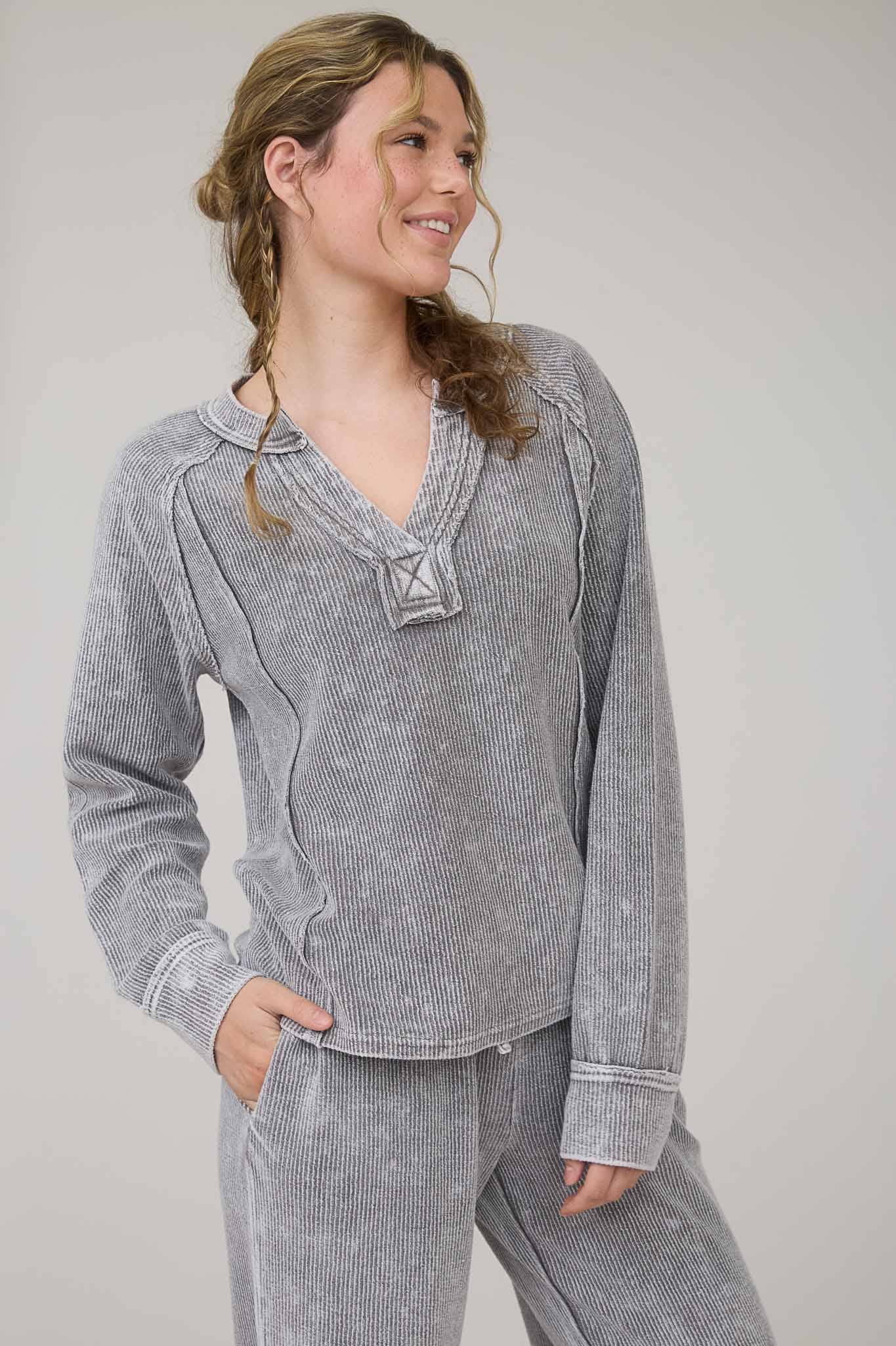 WASHED RIBBED SPLIT NECK LONG SLEEVE KNIT TOP